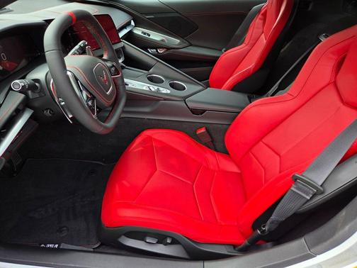 Arctic White 2026 Chevrolet Corvette Stingray w/1LT