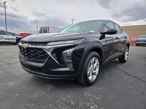 Mosaic Black Metallic 2024 Chevrolet Trax LS