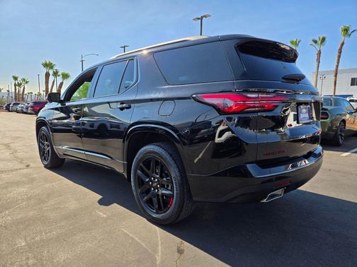 Mosaic Black Metallic 2023 Chevrolet Traverse Premier