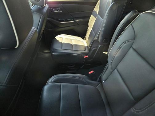 Mosaic Black Metallic 2023 Chevrolet Traverse Premier
