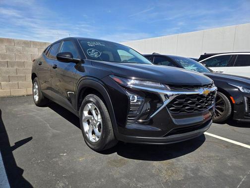 Mosaic Black Metallic 2024 Chevrolet Trax LS