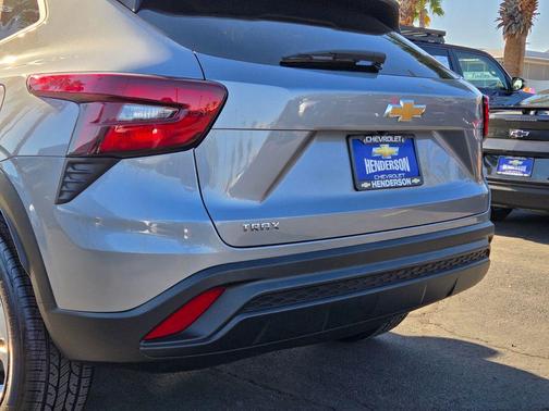 Sterling Gray Metallic 2025 Chevrolet Trax LS