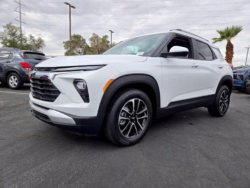 Summit White 2025 Chevrolet Trailblazer LT