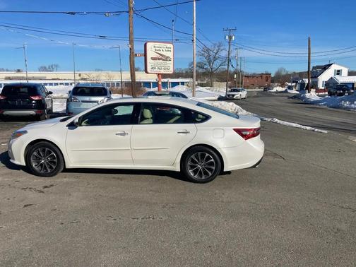 2017 Toyota Avalon XLE Plus