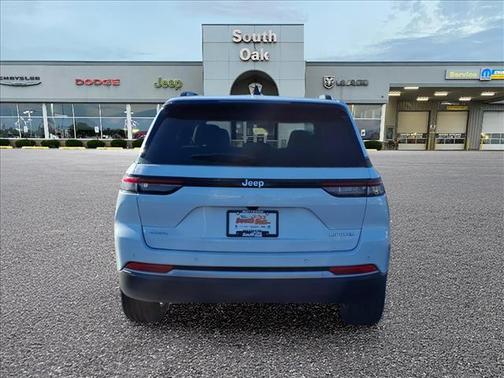 Bright White Clearcoat 2027 Jeep Grand Cherokee Limited