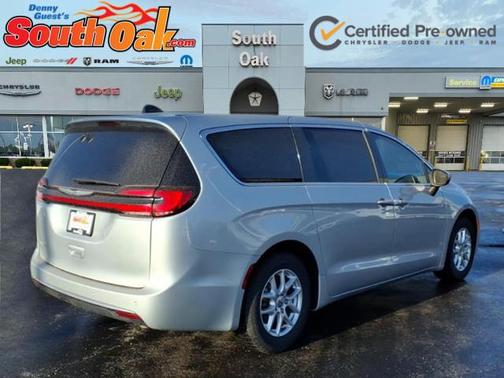 2023 Chrysler Pacifica Touring L