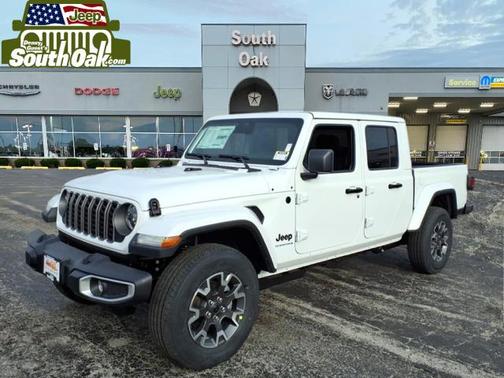 Bright White Clearcoat 2026 Jeep Gladiator Sahara 4x4