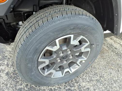 Bright White Clearcoat 2026 Jeep Gladiator Sahara 4x4