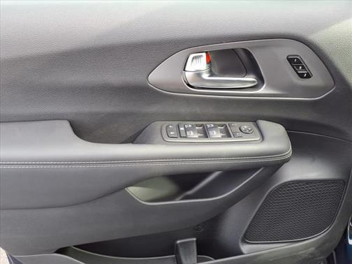 2025 Chrysler Pacifica L