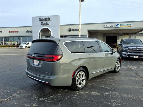 Ceramic Gray Clearcoat 2023 Chrysler Pacifica Limited