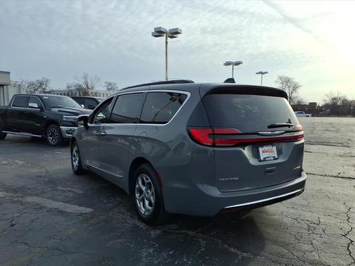 Ceramic Gray Clearcoat 2023 Chrysler Pacifica Limited