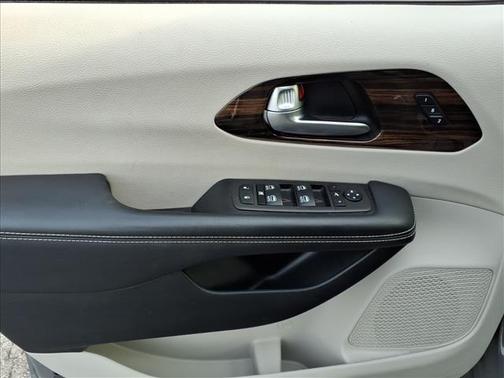 Ceramic Gray Clearcoat 2023 Chrysler Pacifica Limited