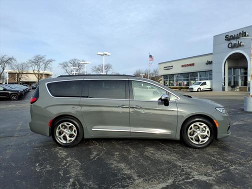 Ceramic Gray Clearcoat 2023 Chrysler Pacifica Limited