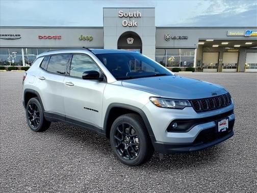 Silver Zynith Metallic Clearcoat 2026 Jeep Compass Latitude