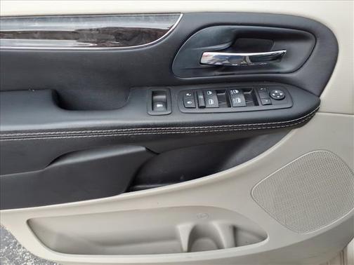 Cashmere/Sandstone Pearlcoat 2015 Chrysler Town & Country Touring