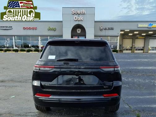 Diamond Black Crystal Pearlcoat 2026 Jeep Grand Cherokee Summit