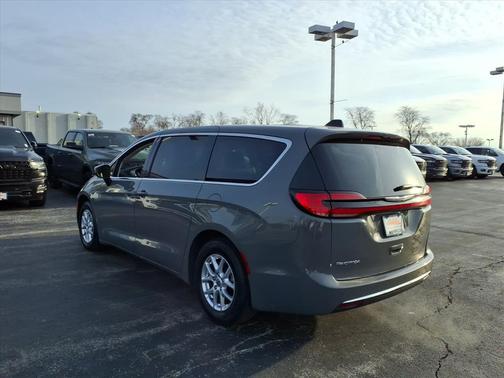 Ceramic Gray Clearcoat 2023 Chrysler Pacifica Touring L