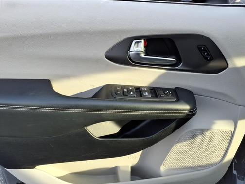 Ceramic Gray Clearcoat 2023 Chrysler Pacifica Touring L