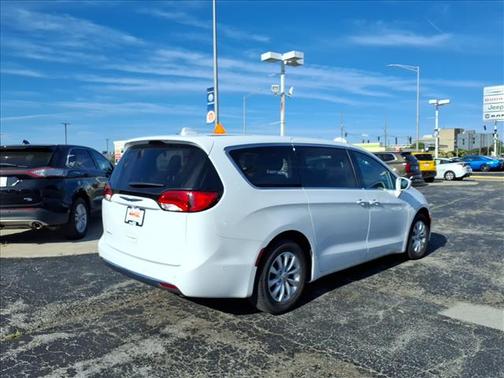 Bright White Clearcoat 2019 Chrysler Pacifica Touring Plus