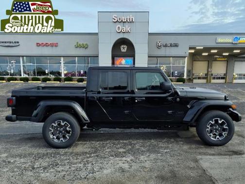 Black Clearcoat 2026 Jeep Gladiator Sahara 4x4
