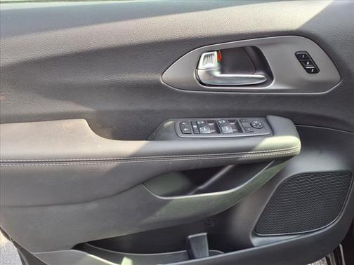 2025 Chrysler Pacifica L