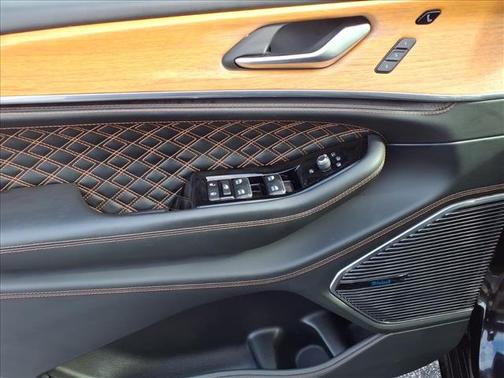 Diamond Black Crystal Pearlcoat 2023 Jeep Grand Cherokee Summit