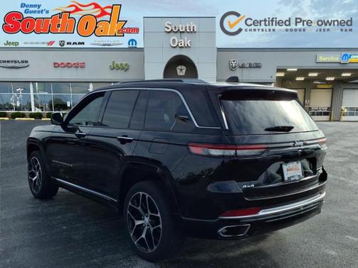 Diamond Black Crystal Pearlcoat 2023 Jeep Grand Cherokee Summit