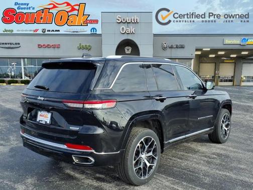 Diamond Black Crystal Pearlcoat 2023 Jeep Grand Cherokee Summit
