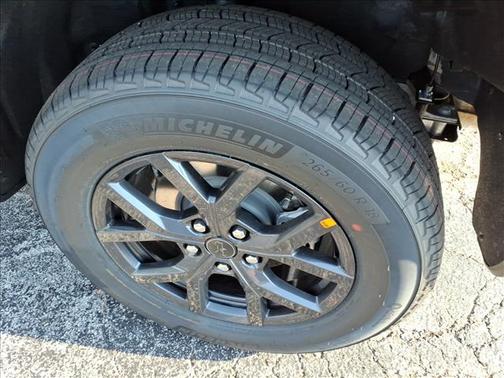 High Gloss Black 2027 Jeep Grand Cherokee Altitude