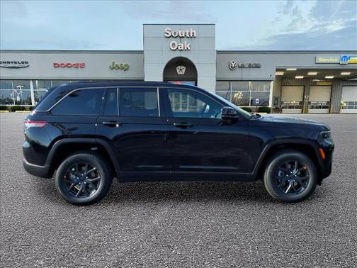 High Gloss Black 2027 Jeep Grand Cherokee Altitude
