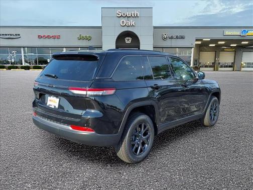 High Gloss Black 2027 Jeep Grand Cherokee Altitude