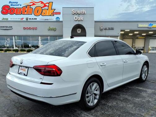 Pure White 2018 Volkswagen Passat 2.0T SE