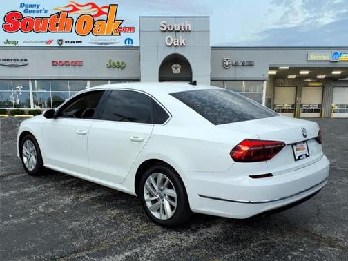 Pure White 2018 Volkswagen Passat 2.0T SE