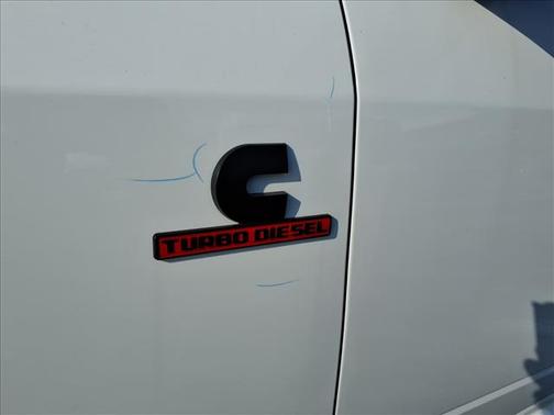 Bright White Clearcoat 2026 RAM 3500 Tradesman Crew Cab 4x4 8' Box