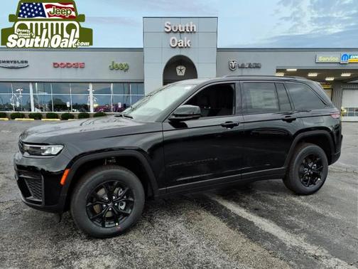 Diamond Black Crystal Pearlcoat 2026 Jeep Grand Cherokee Altitude