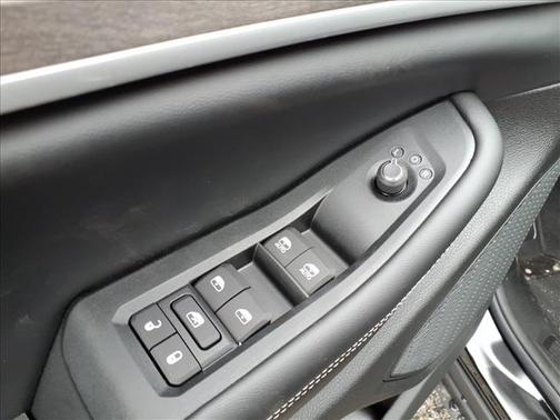 Diamond Black Crystal Pearlcoat 2026 Jeep Grand Cherokee Altitude