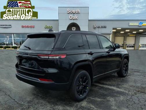 Diamond Black Crystal Pearlcoat 2026 Jeep Grand Cherokee Altitude