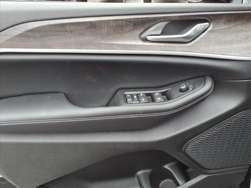 Diamond Black Crystal Pearlcoat 2026 Jeep Grand Cherokee Altitude