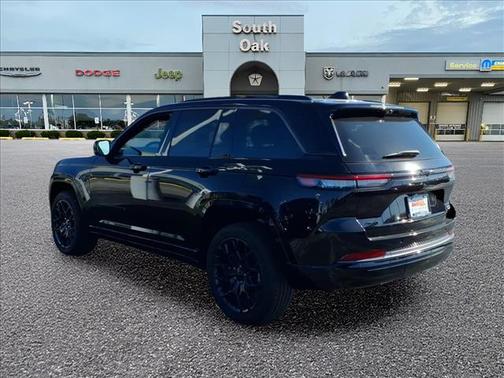High Gloss Black 2027 Jeep Grand Cherokee Summit