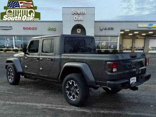 Granite Crystal Metallic Clearcoat 2026 Jeep Gladiator Sahara 4x4