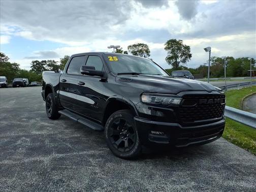 Diamond Black Crystal Pearlcoat 2025 RAM 1500 Big Horn/Lone Star