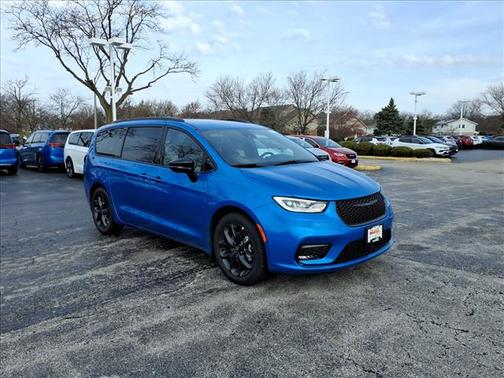 Hydro Blue Pearlcoat 2026 Chrysler Pacifica L