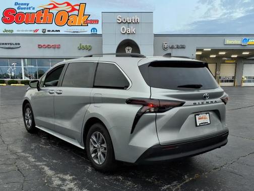 2024 Toyota Sienna XLE