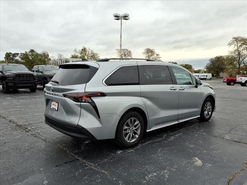 2024 Toyota Sienna XLE