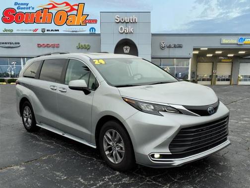 2024 Toyota Sienna XLE