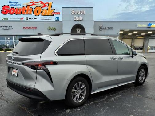 2024 Toyota Sienna XLE