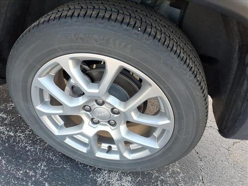 Bright White Clearcoat 2023 Jeep Compass Latitude Lux