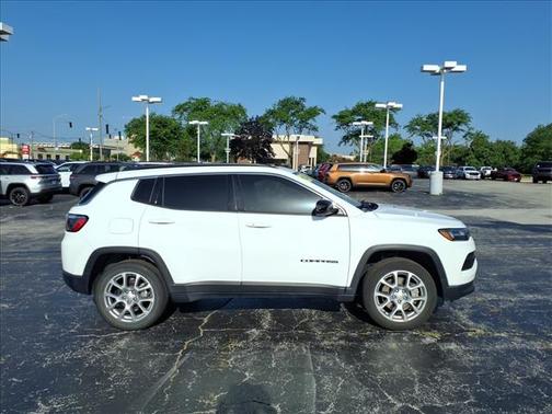 Bright White Clearcoat 2023 Jeep Compass Latitude Lux
