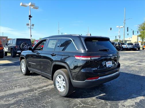 2025 Jeep Grand Cherokee Laredo