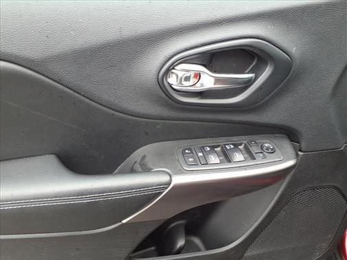 Velvet Red Pearlcoat 2019 Jeep Cherokee Latitude